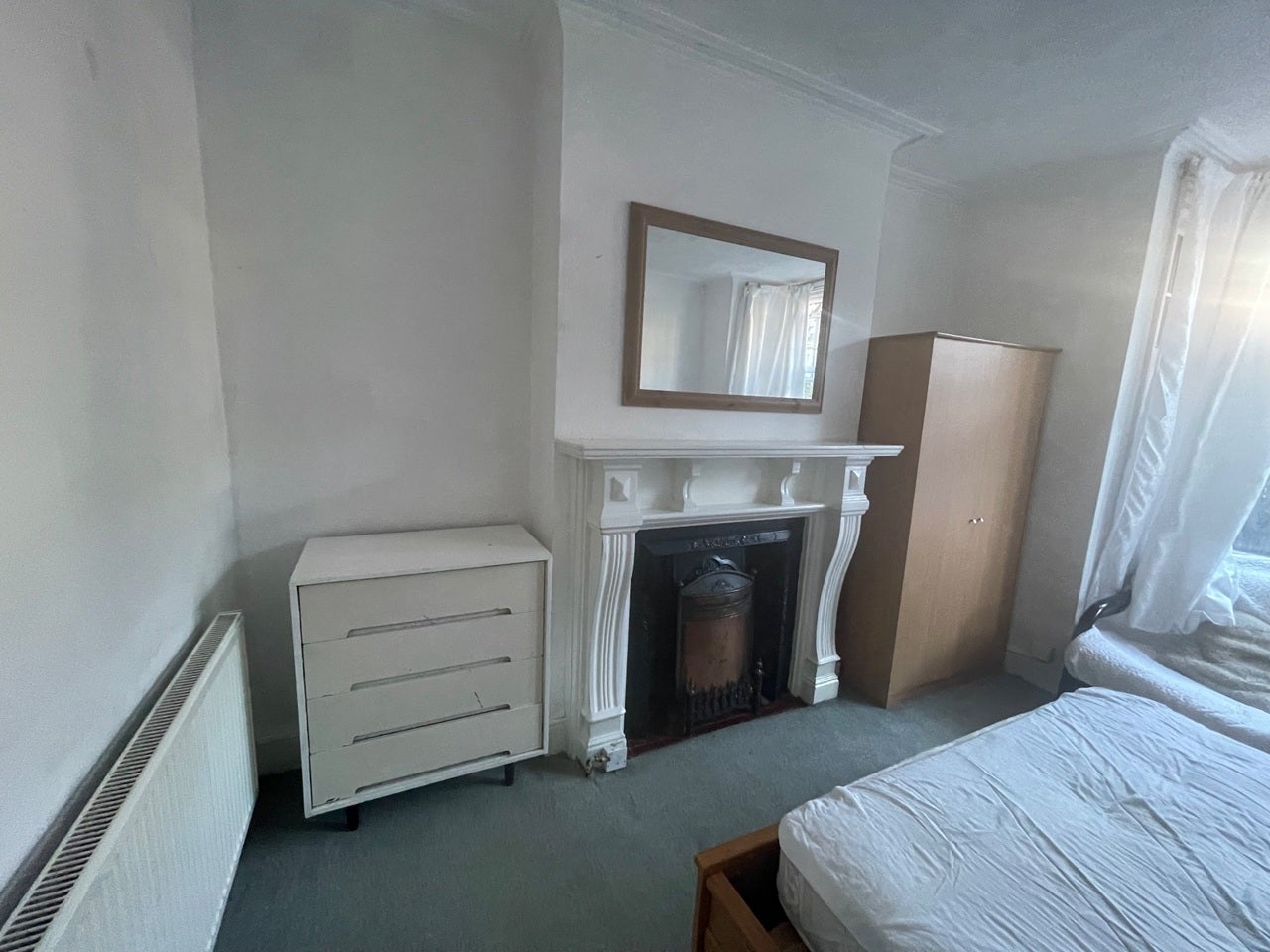 Room Mandrake Road in Greater London
