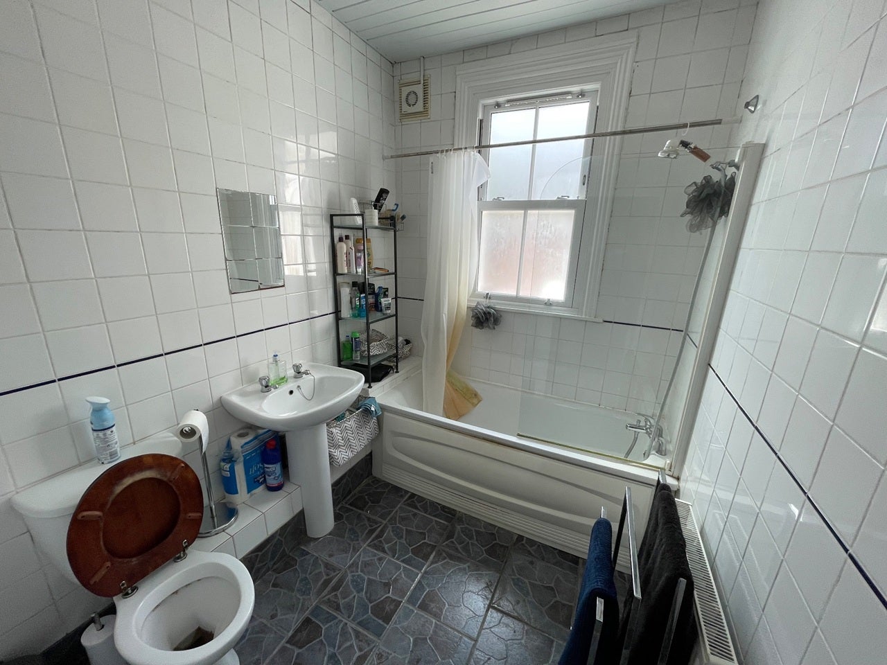 Room Mandrake Road in Greater London