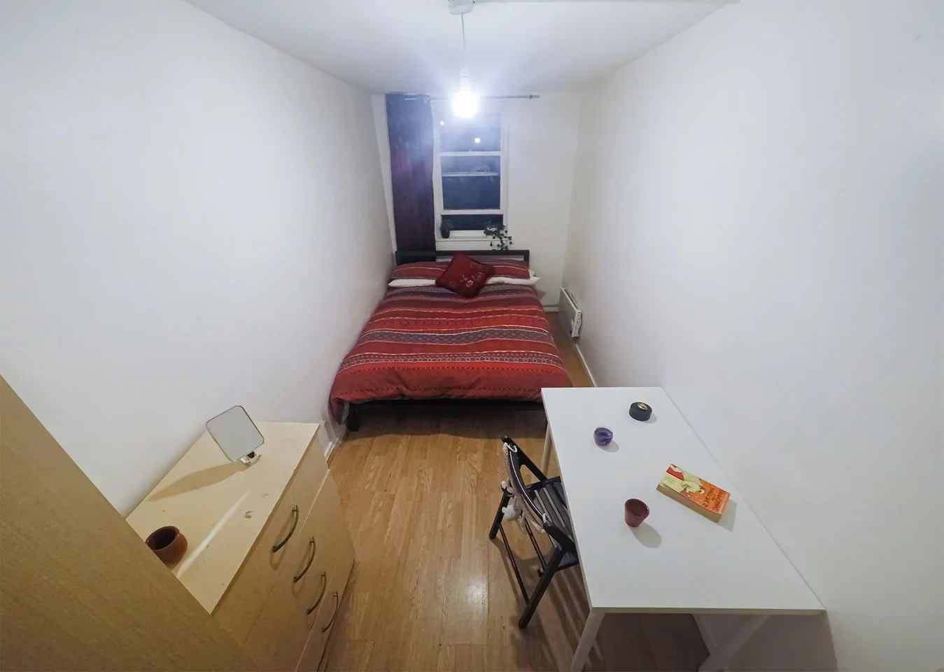 Room Chesnut Road in Greater London