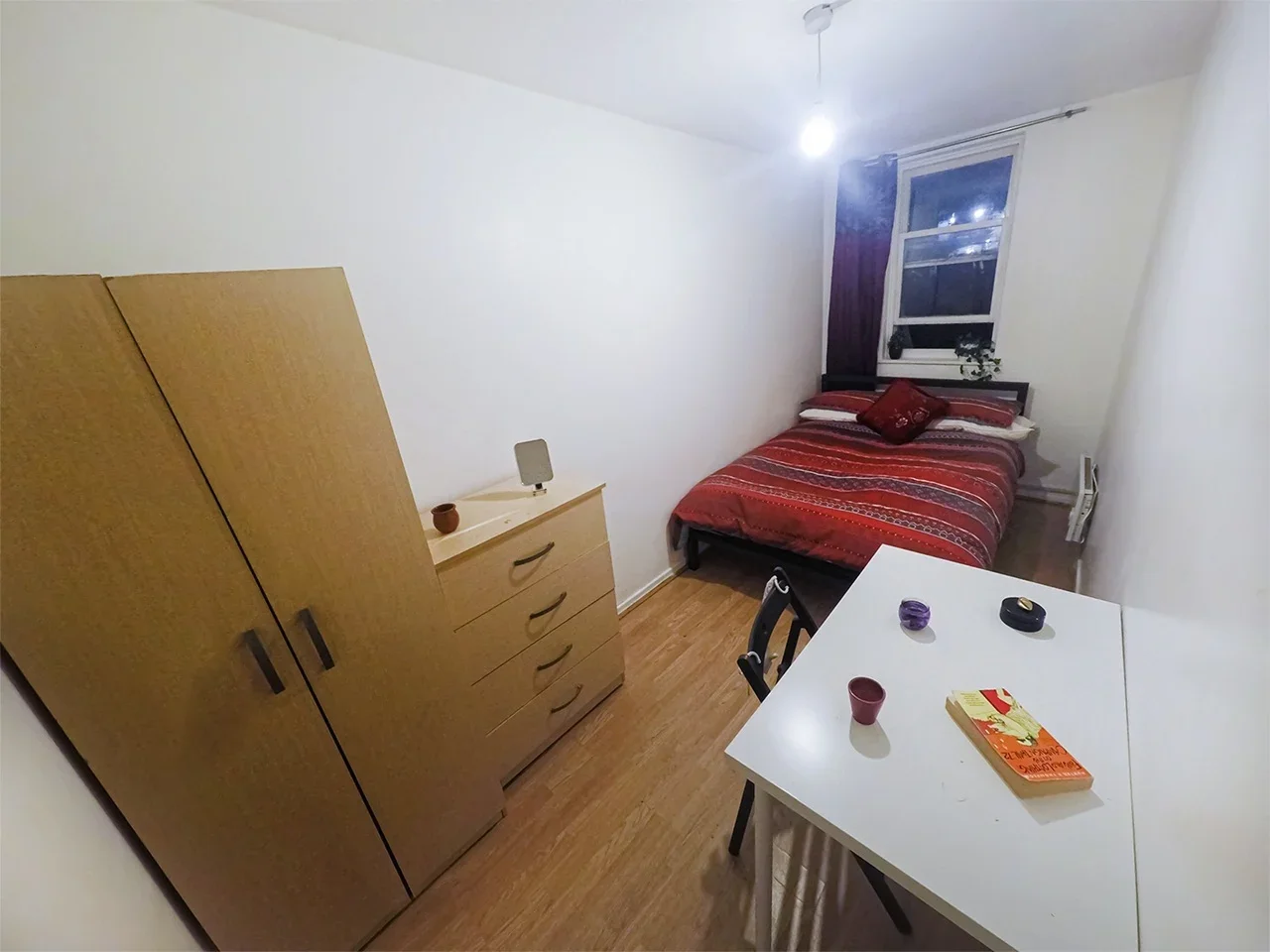 Room Chesnut Road in Greater London