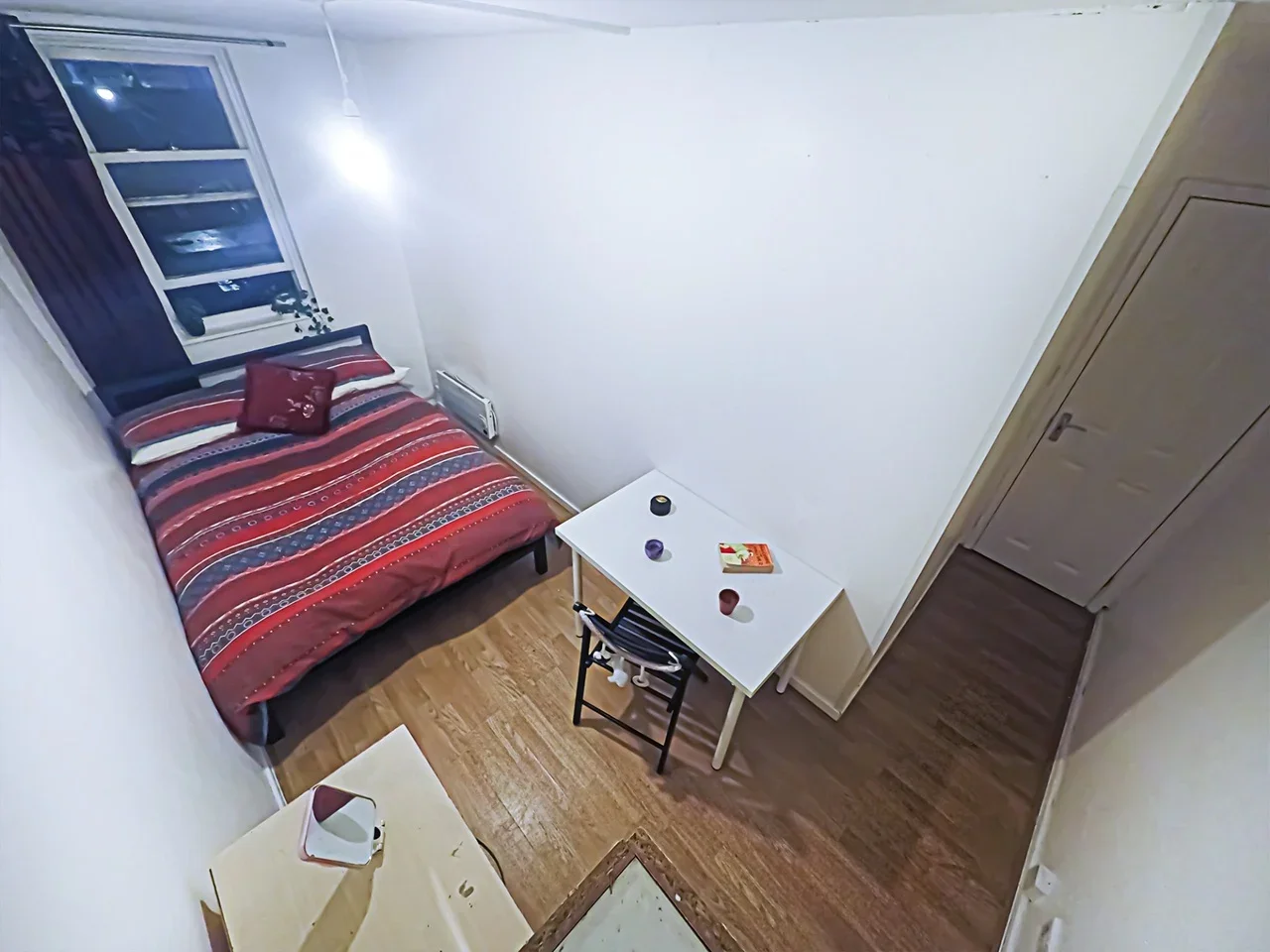 Room Chesnut Road in Greater London