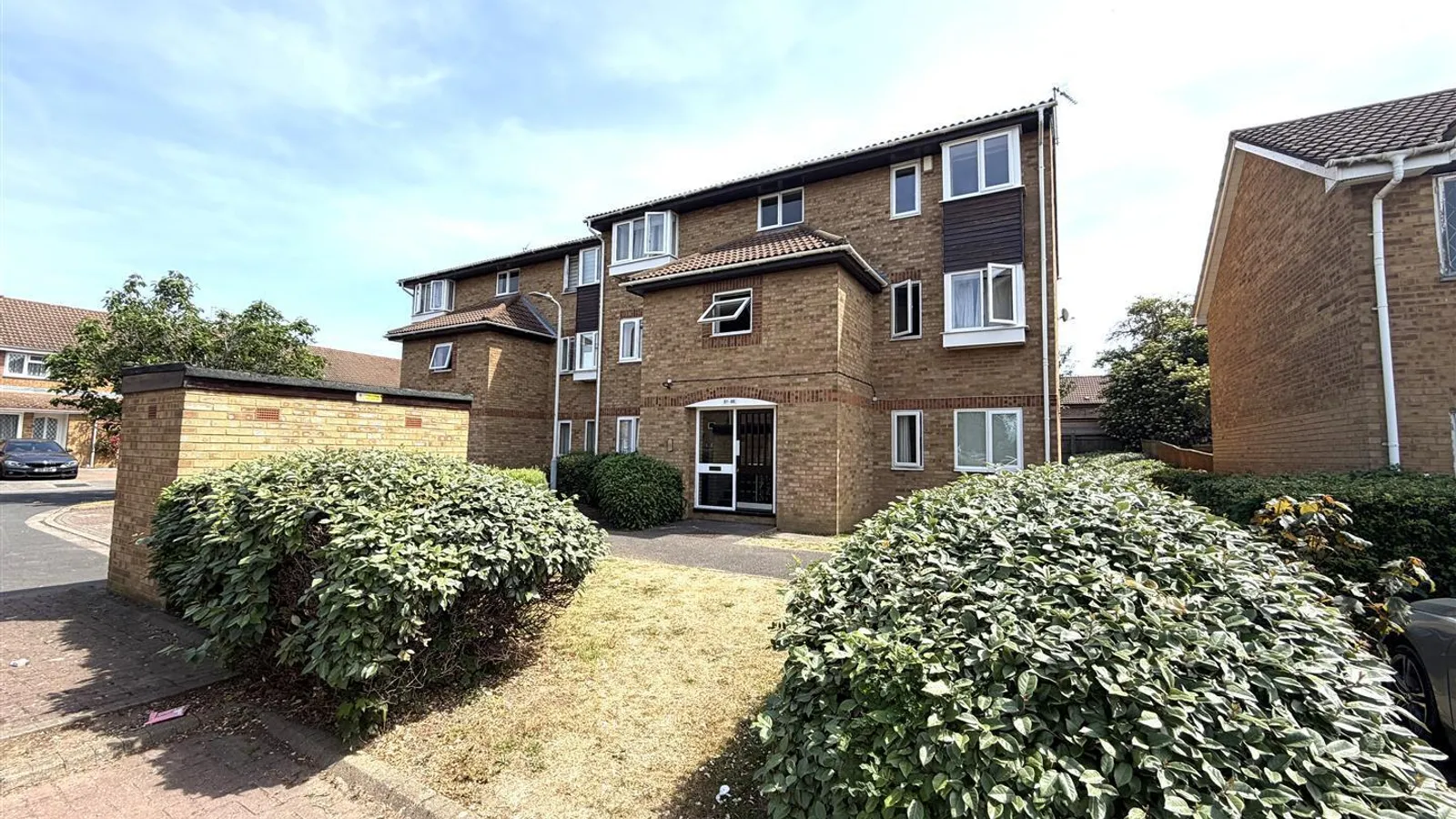 Flat Newcombe Rise in Greater London