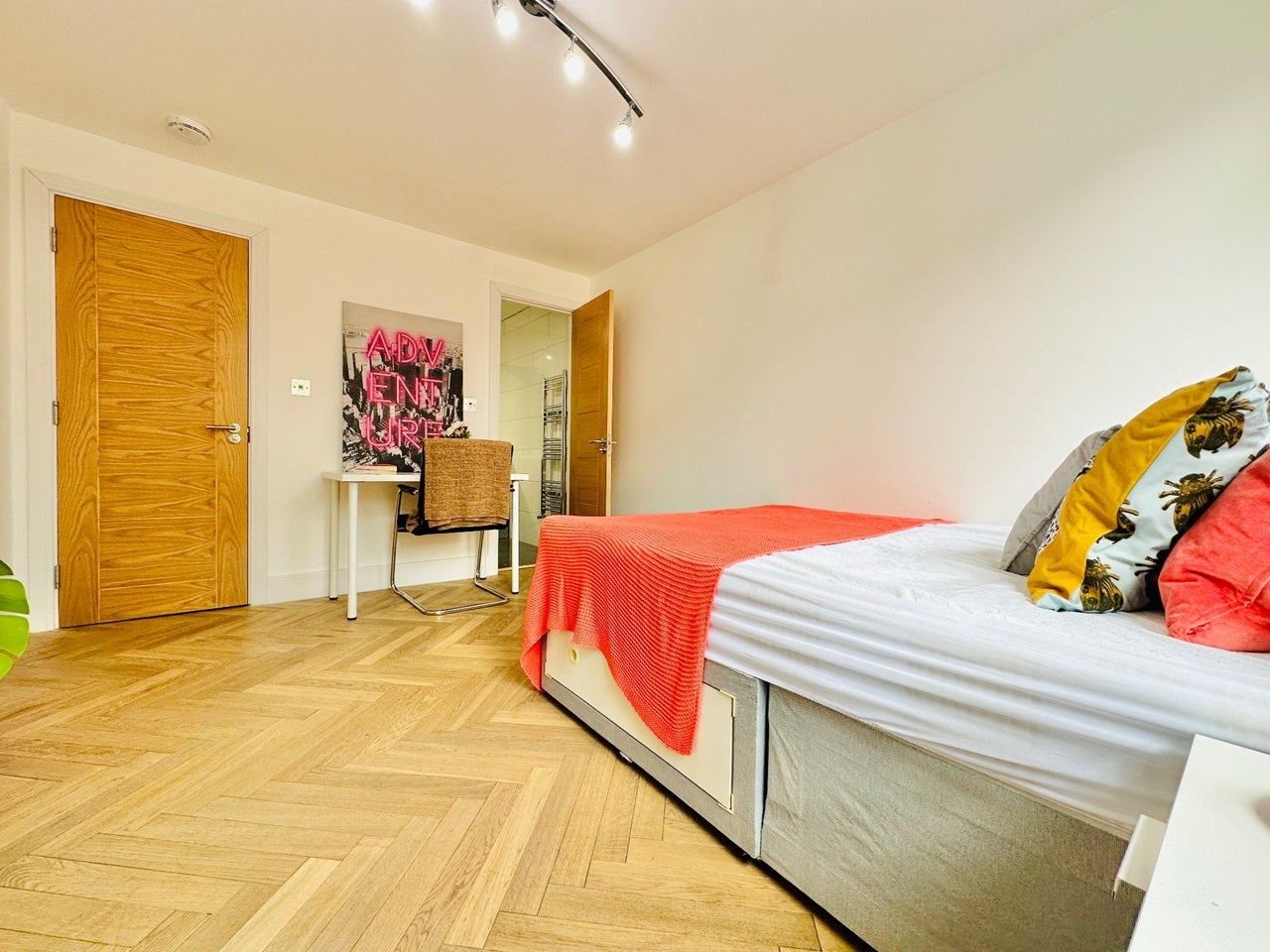 Room St Anthony's Close in Greater London
