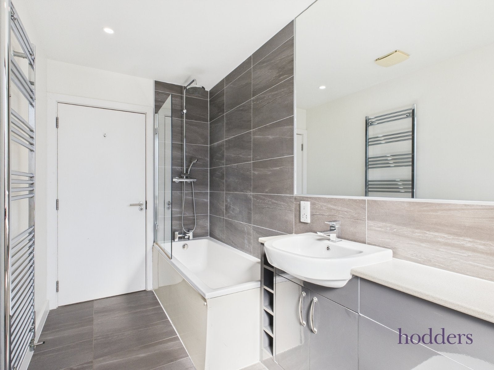 Flat Hamilton Close in Borough of Runnymede