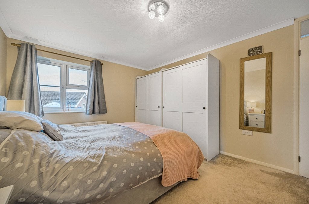 Flat Felthorpe Close in Earley