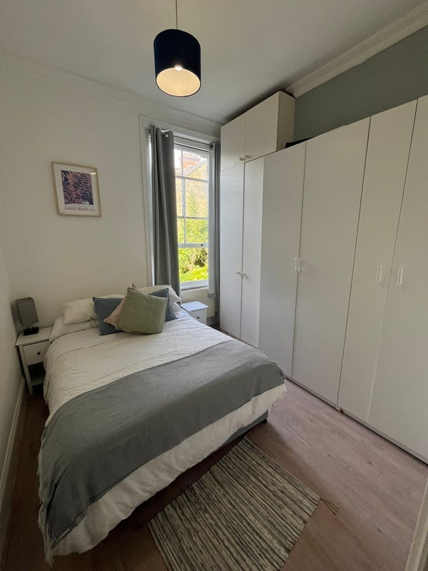 Flat Hemstal Road in Greater London