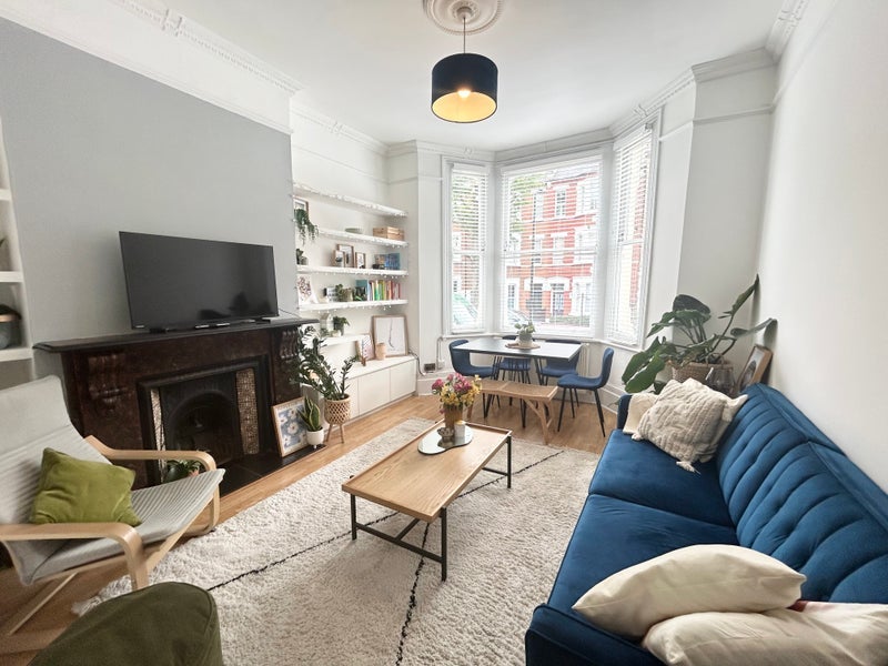 Flat Hemstal Road in Greater London