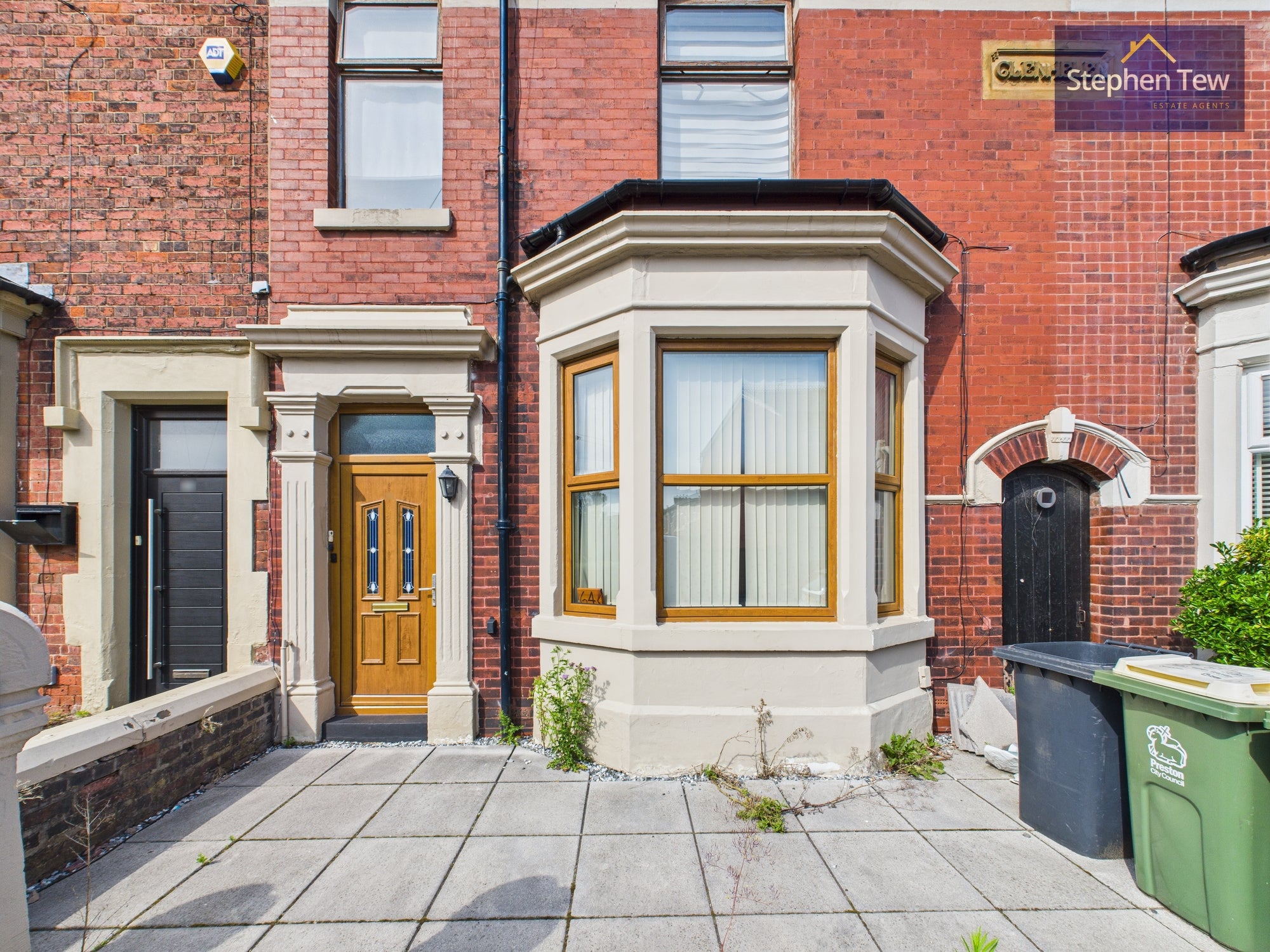 Flat Waterloo Road in Preston
