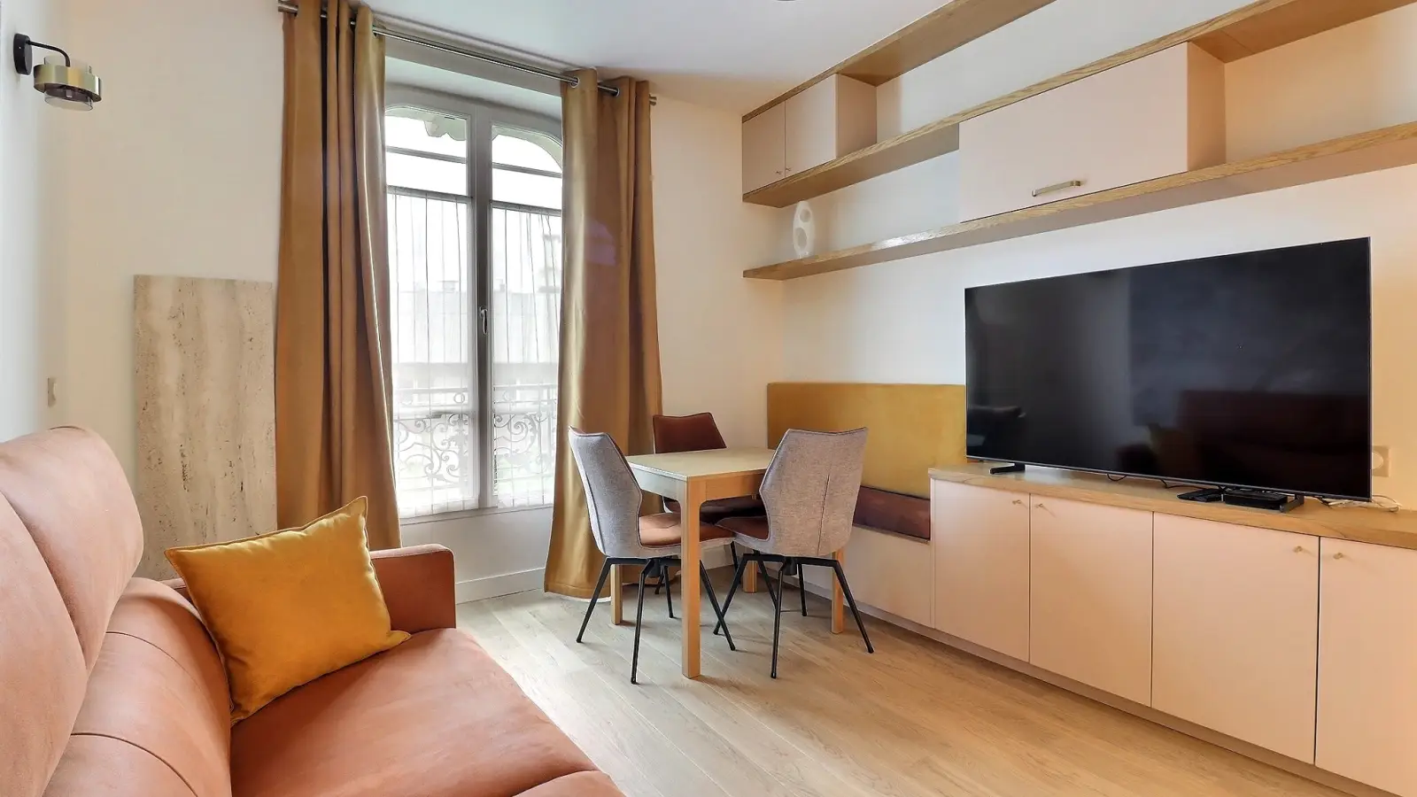 Flat Rue Félix Ziem in Paris
