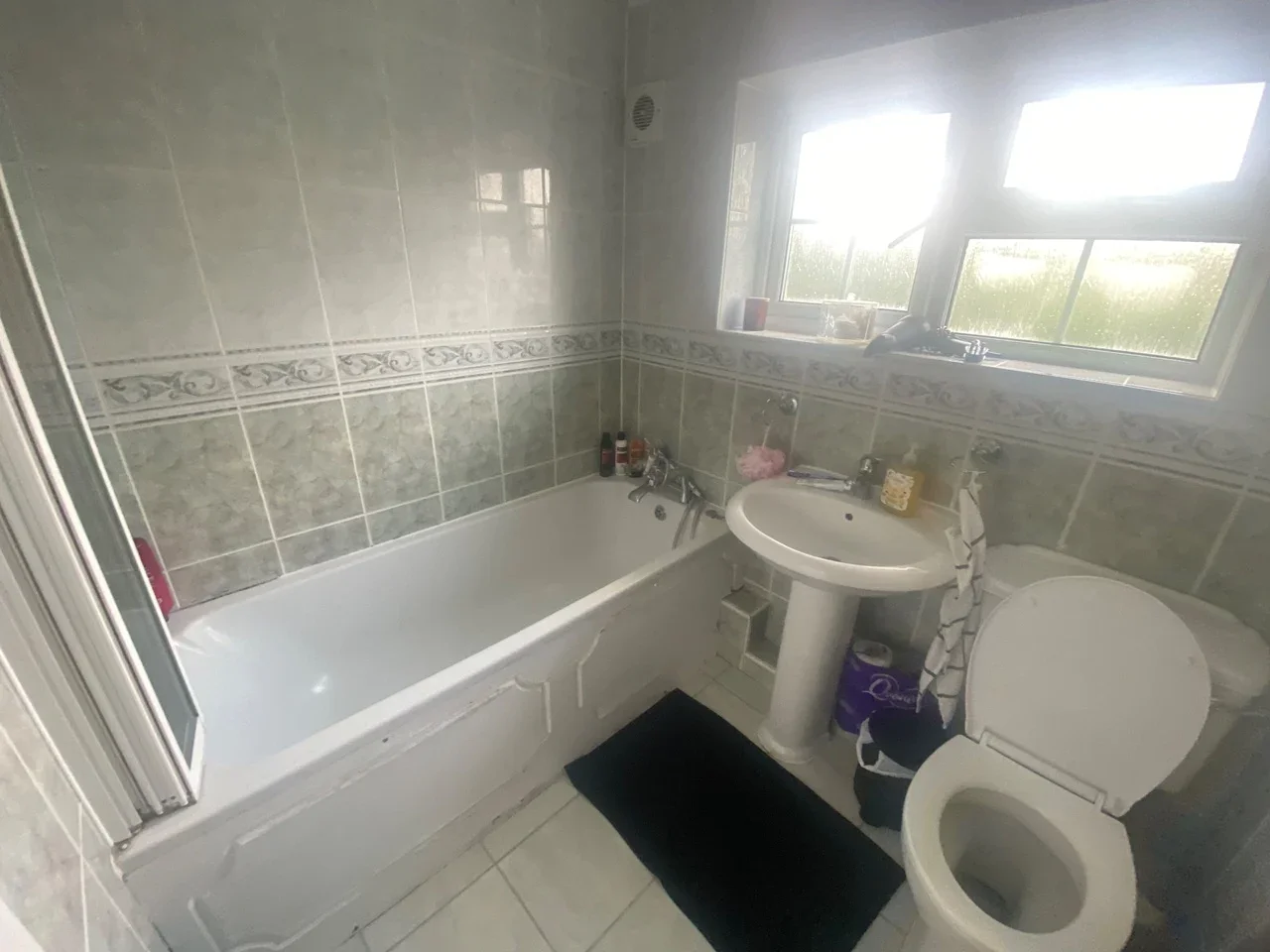Room Buckingham Drive in Tylers Green