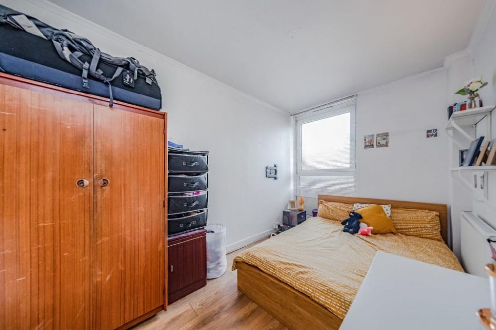 Flat Lamble Street in Greater London
