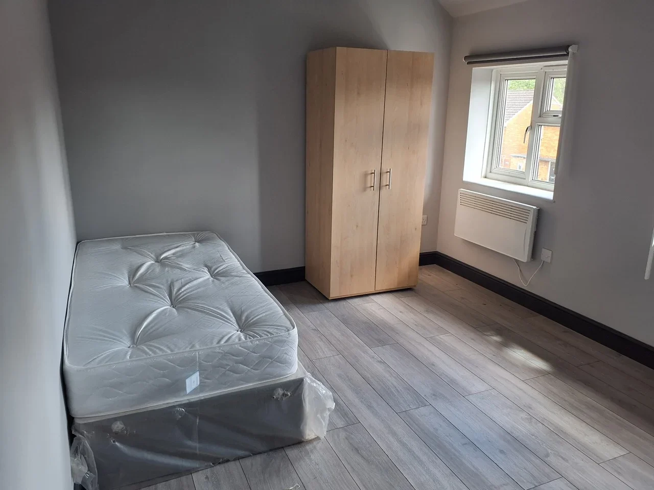 Flat Forbes Avenue in Hertsmere