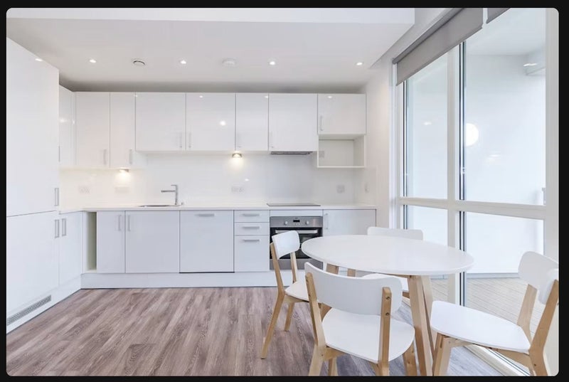 Room Silvertown Way in Greater London