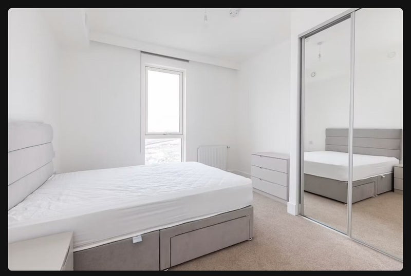 Room Silvertown Way in Greater London