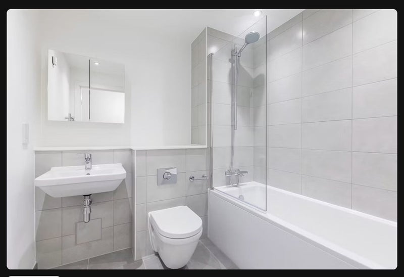 Room Silvertown Way in Greater London