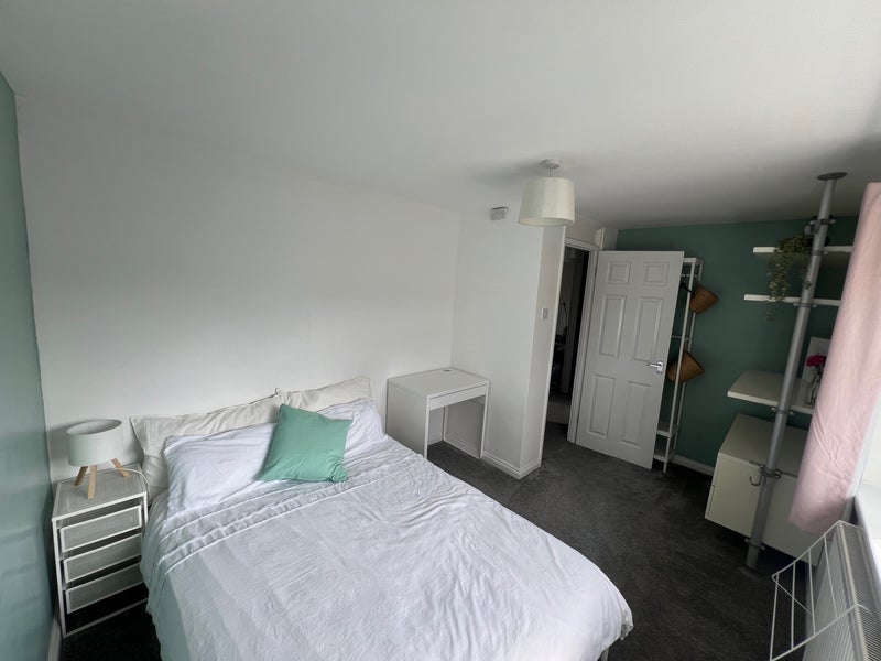 Room Broomhouse Road in West Wylam