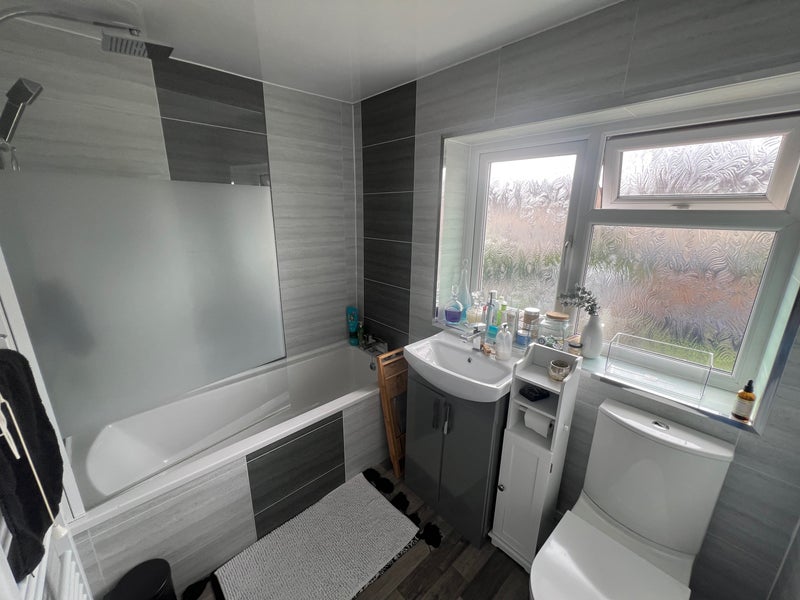 Room Broomhouse Road in West Wylam
