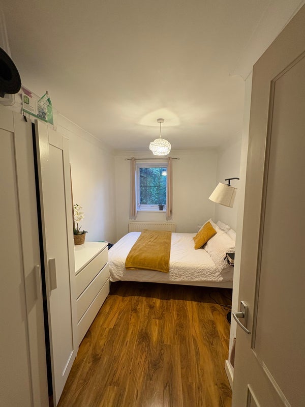 Flat Lansdowne Road in Greater London