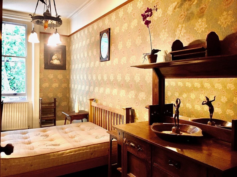 Room Cornwall Gardens in Greater London