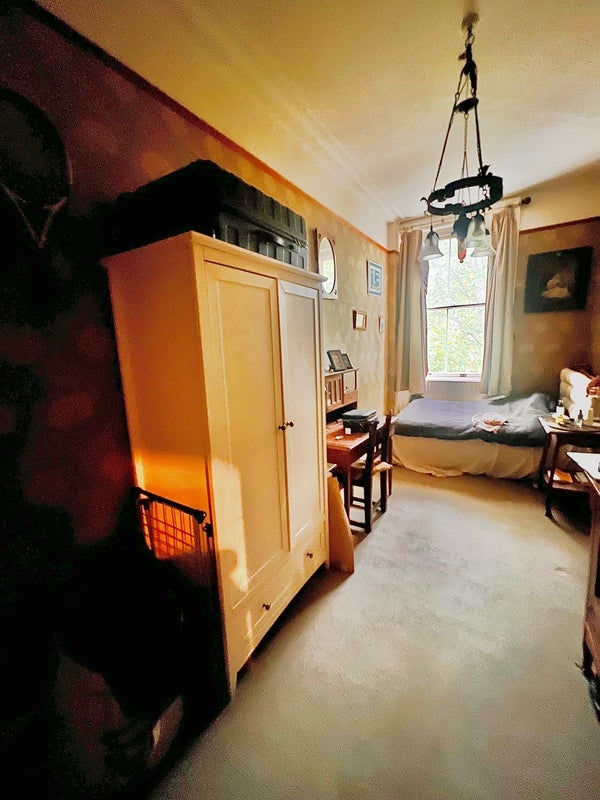Room Cornwall Gardens in Greater London