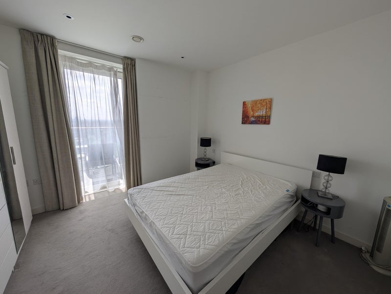 Room Devan Grove in Greater London