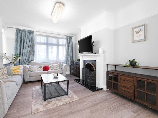 House College Avenue in Greater London
