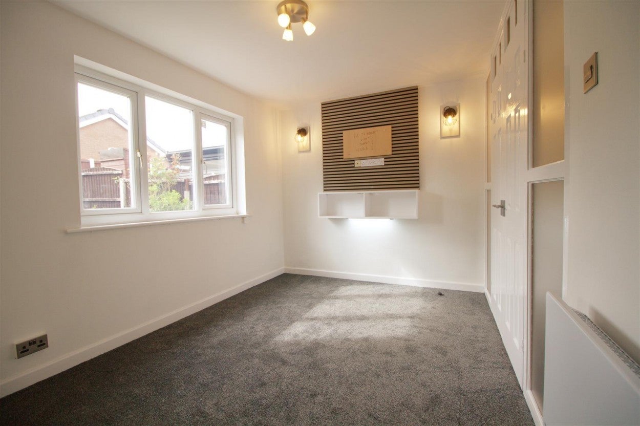 Flat Thornley Lane South in Stockport