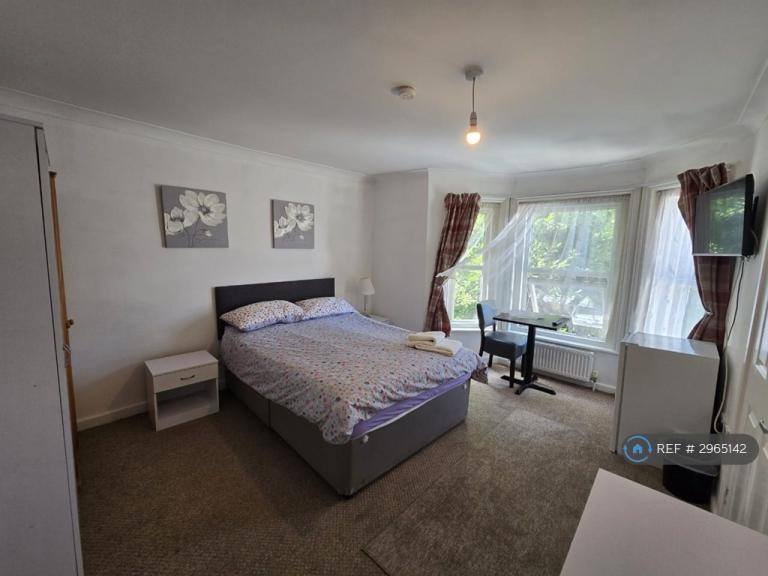 Room Holdenhurst Road in Bournemouth