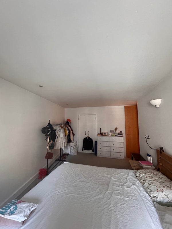 Flat Borough High Street in Greater London
