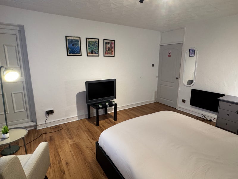 Room Royston Road in Glasgow