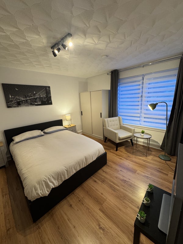 Room Royston Road in Glasgow