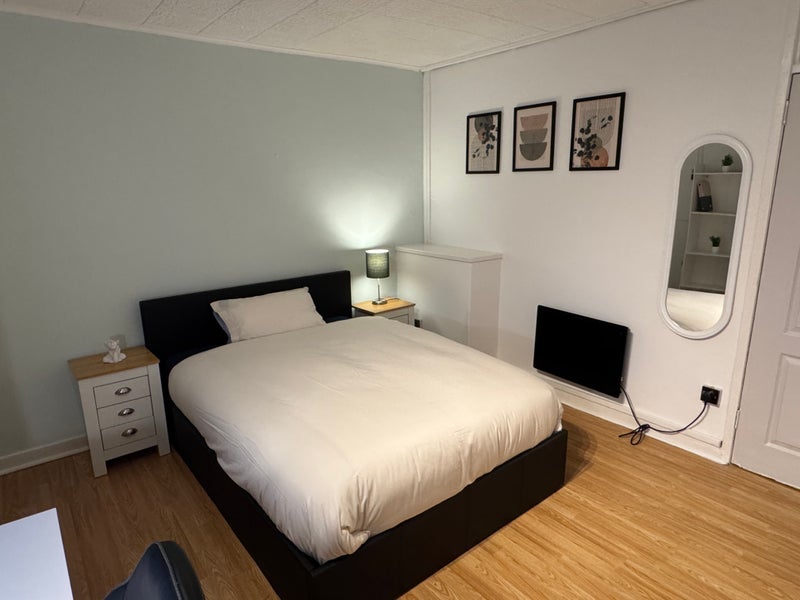 Room Royston Road in Glasgow