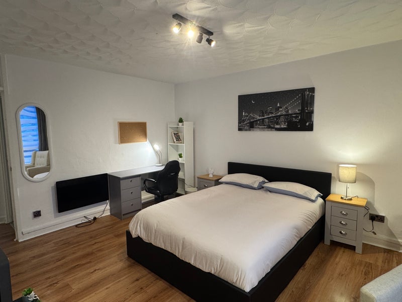 Room Royston Road in Glasgow