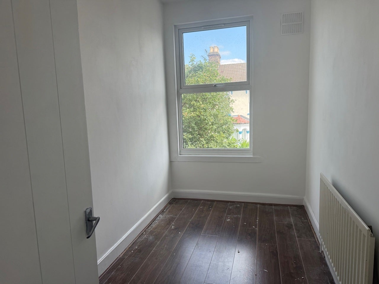 Flat Fairfield Road in Greater London
