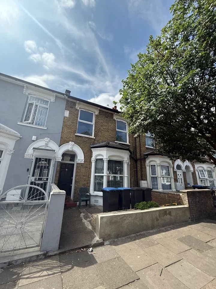 Flat Fairfield Road in Greater London