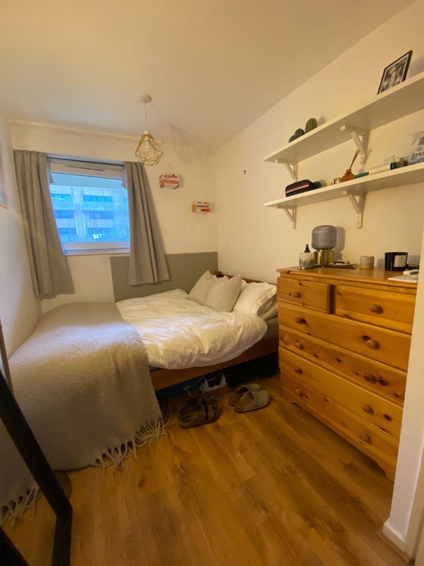 Room Casbeard Street in Greater London