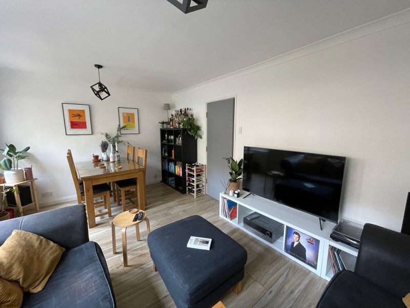 Room Casbeard Street in Greater London