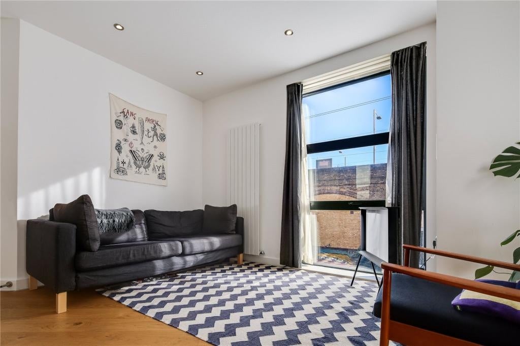 Flat Clare Street in Greater London