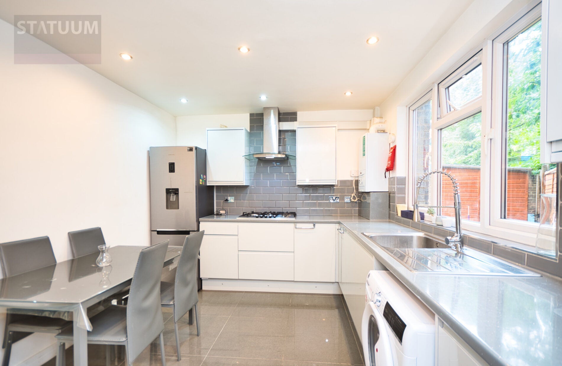 Room Gernon Road in London
