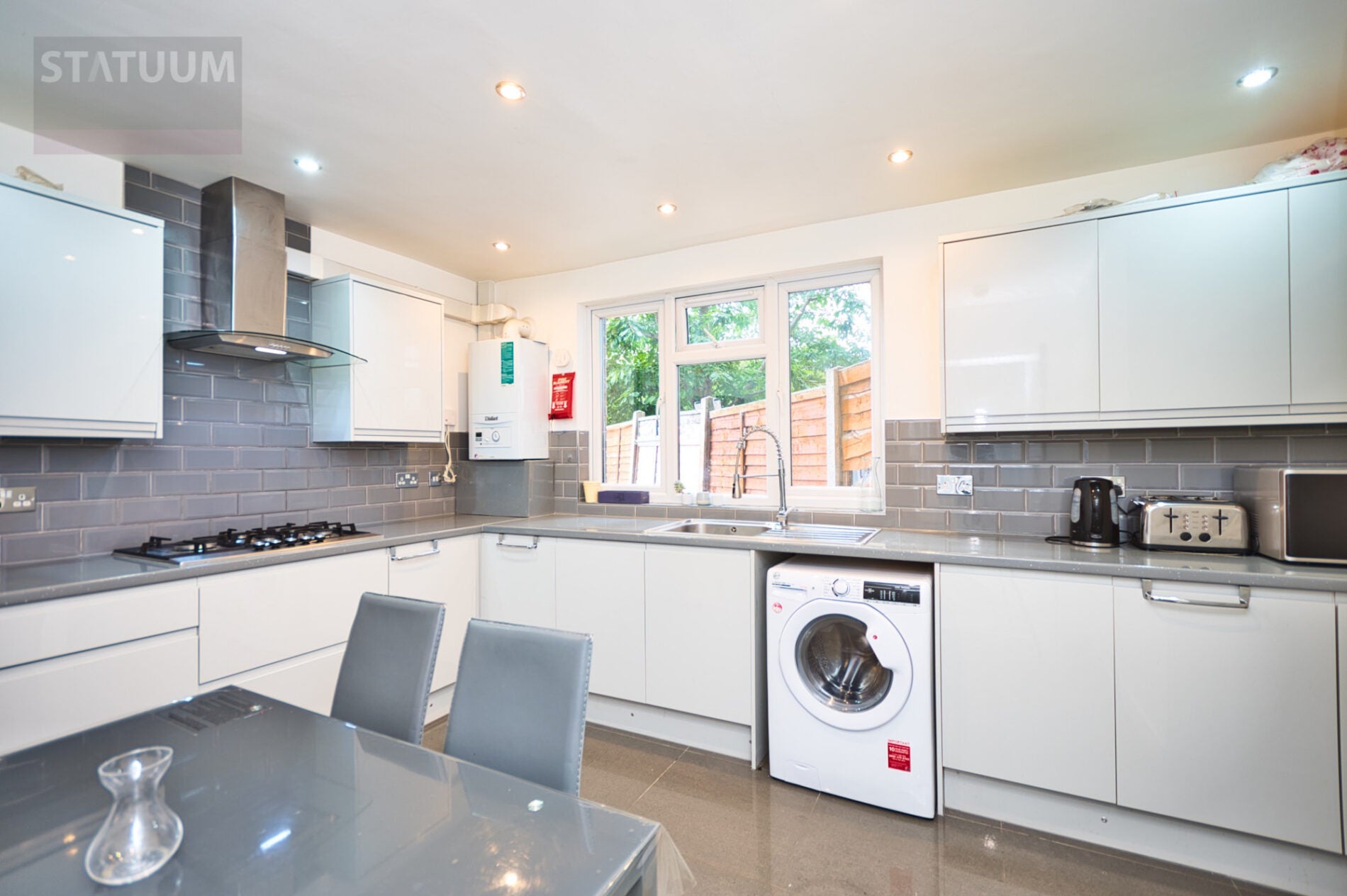 Room Gernon Road in London