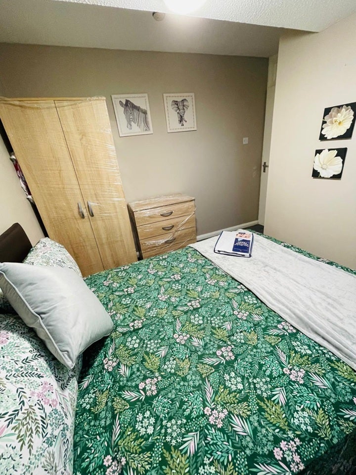 Room Dudley Road in Greater London