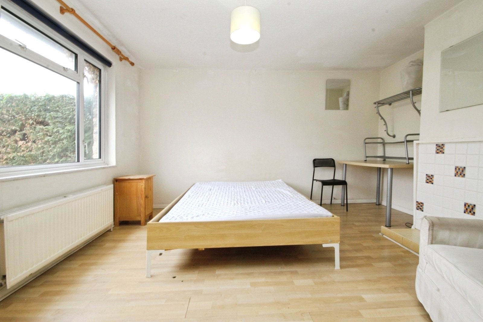 Room The Crescent in Borough of Runnymede