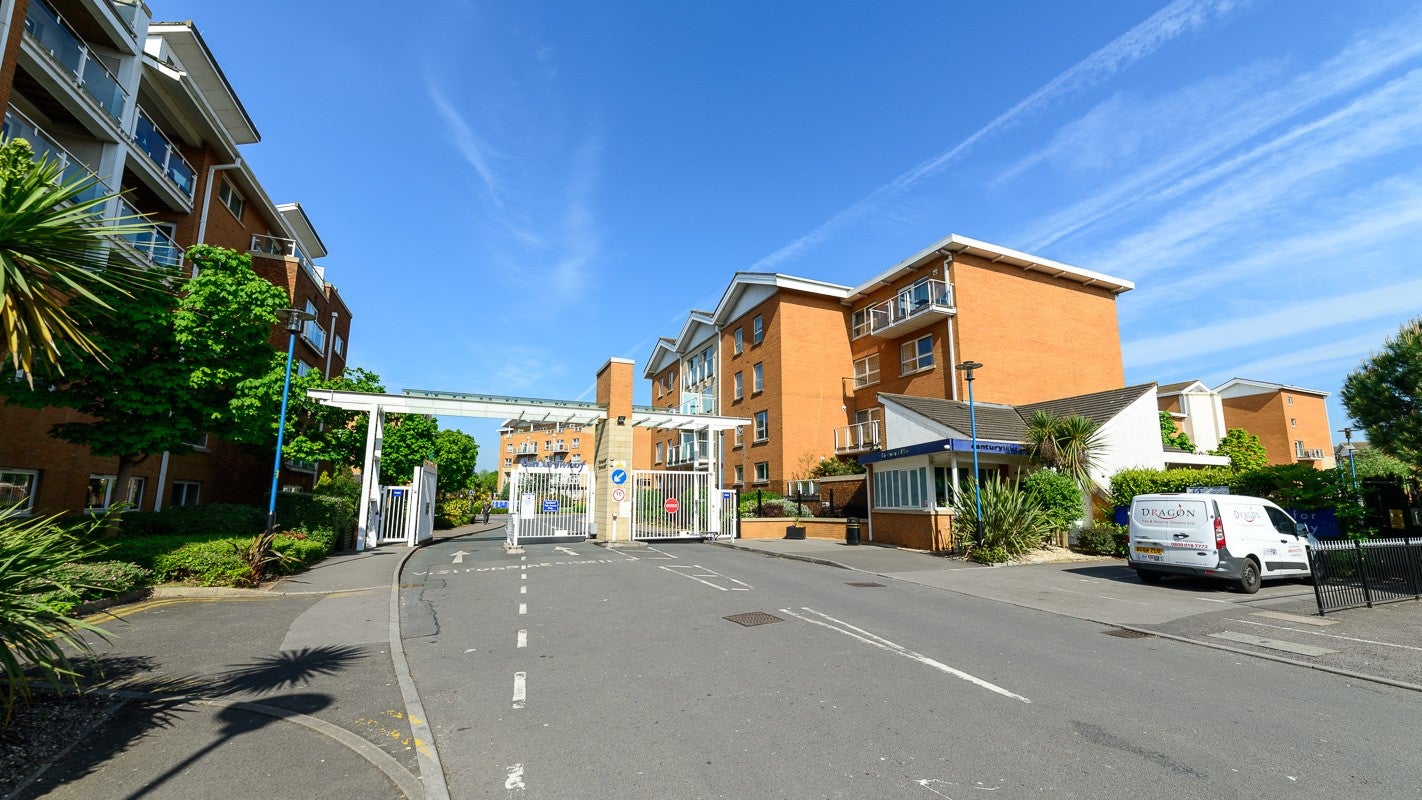 Flat Overstone Court in Cardiff