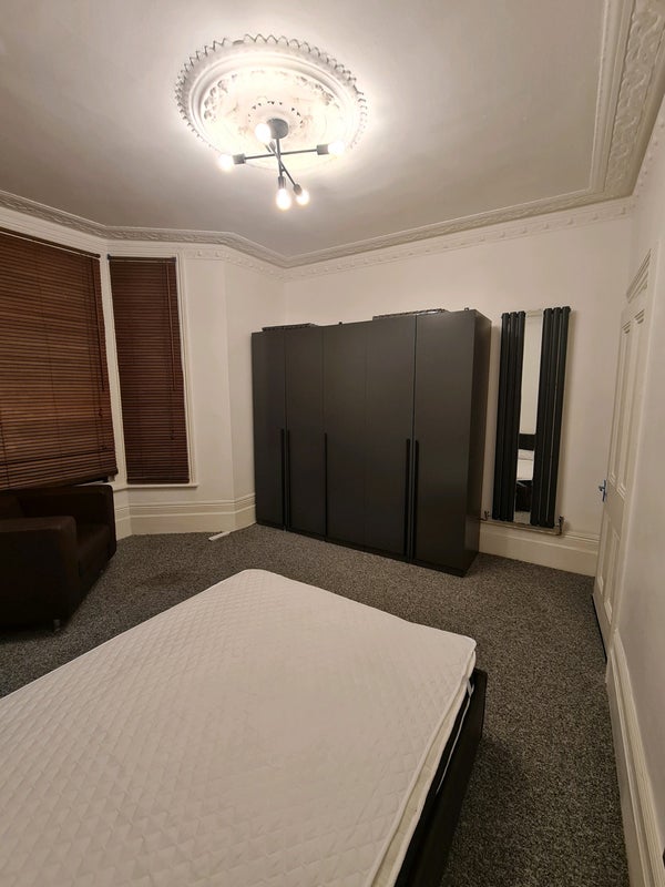 Room Battersea Rise in Greater London