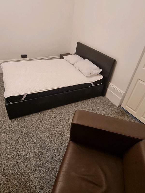 Room Battersea Rise in Greater London