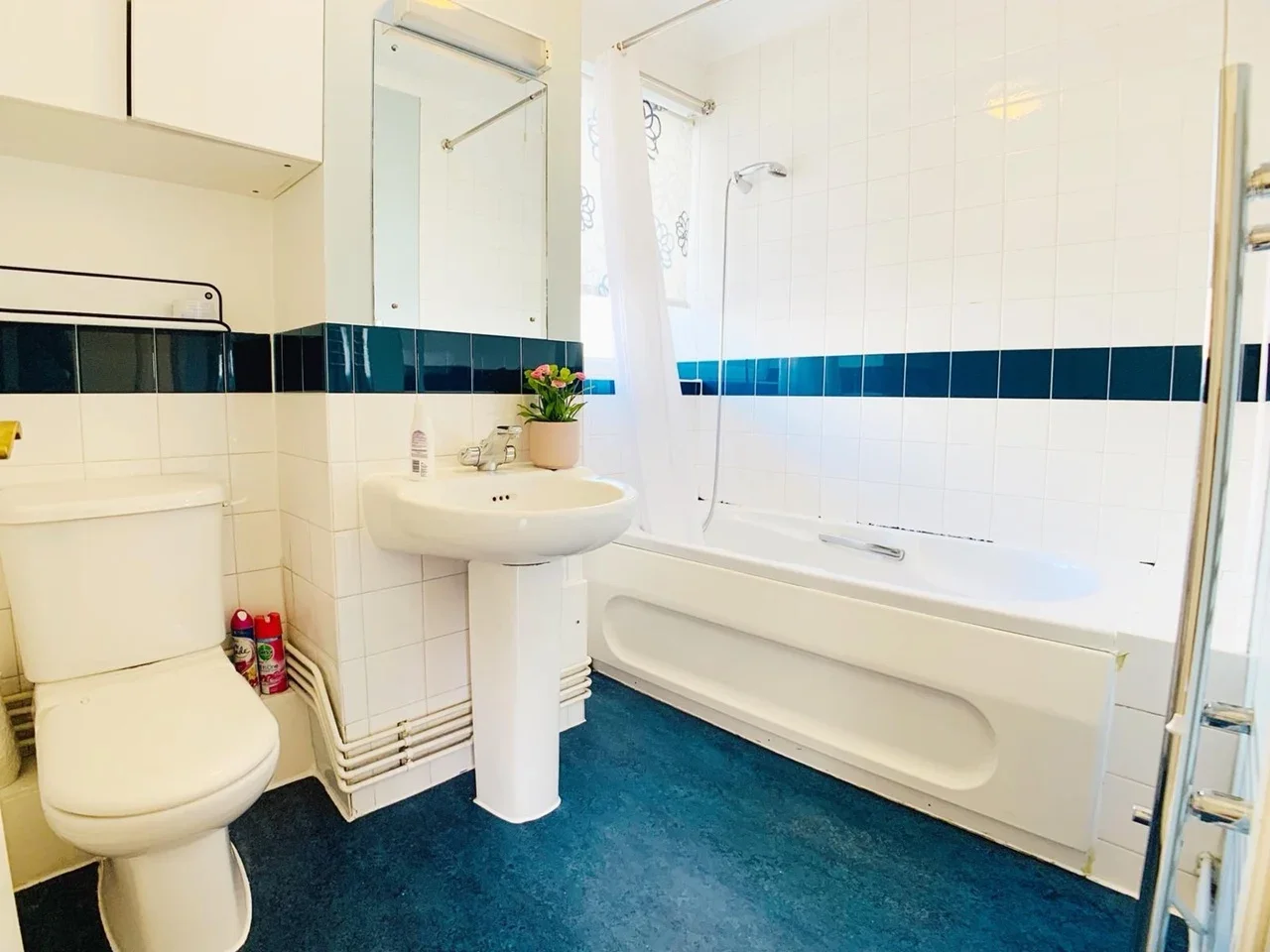 Room Roman Road in Greater London