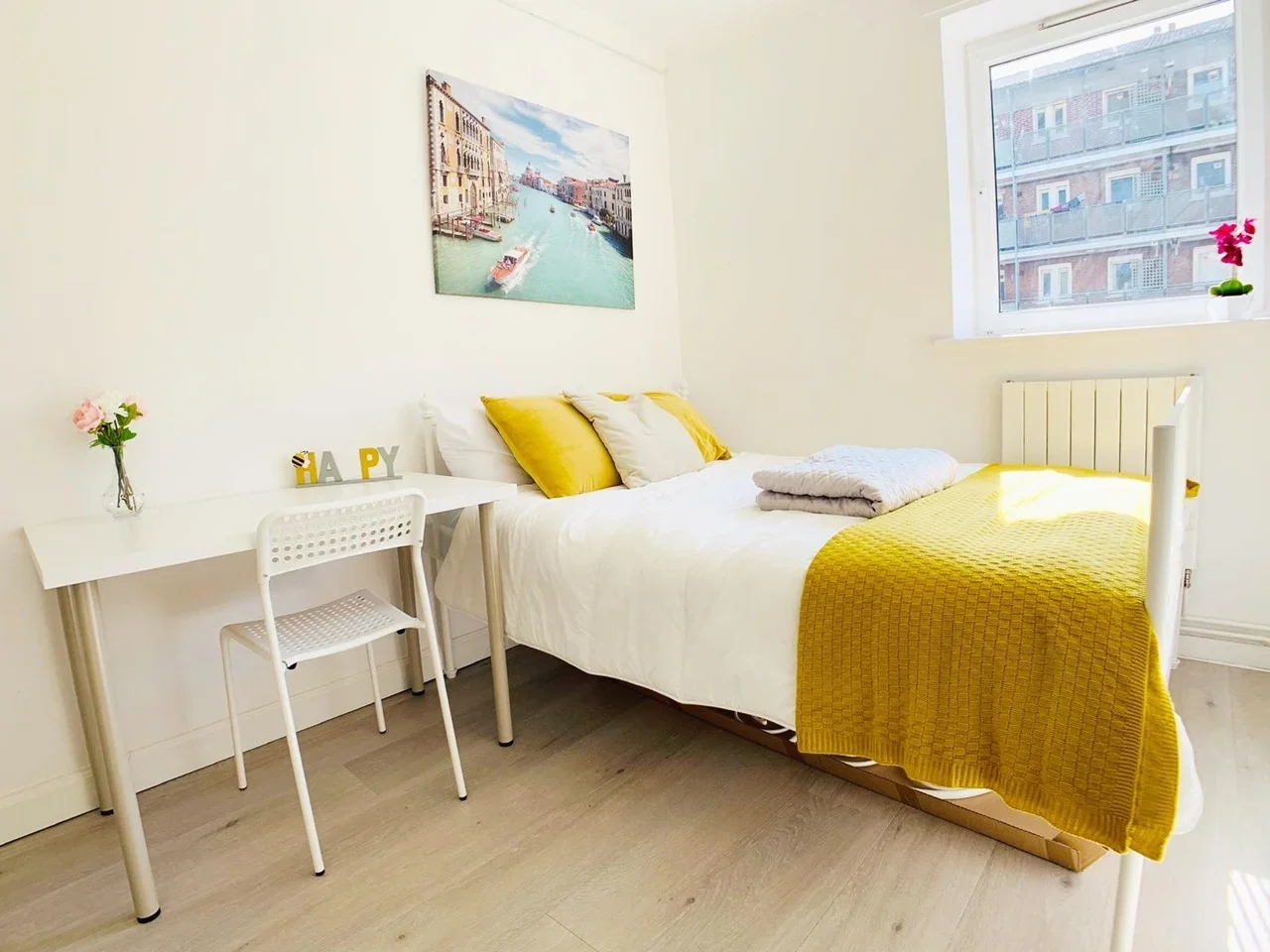Room Roman Road in Greater London