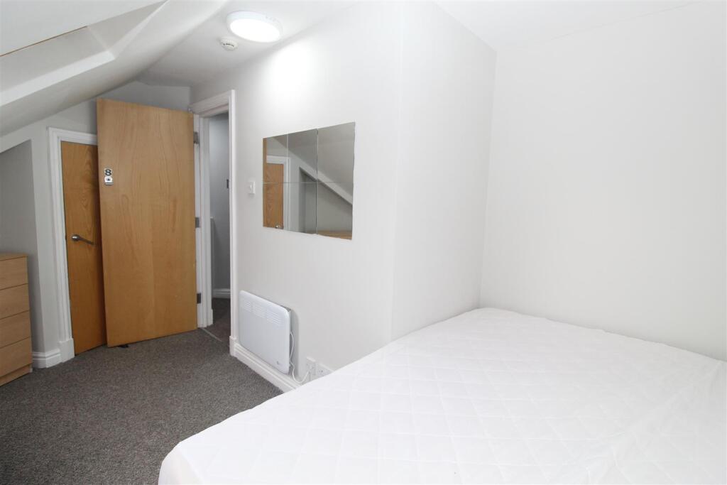 Room Rhymney Terrace in Cardiff