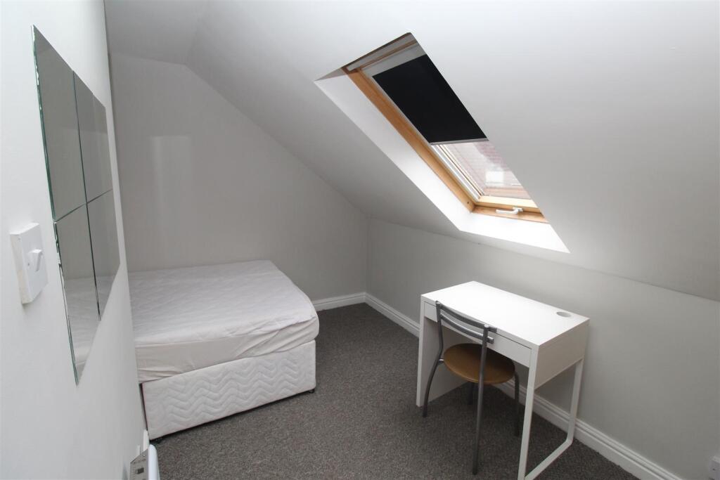 Room Rhymney Terrace in Cardiff