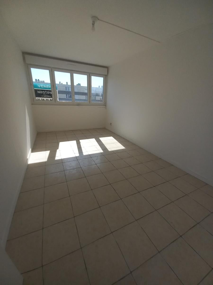 Flat Rue du Docteur Schweitzer in Cenon
